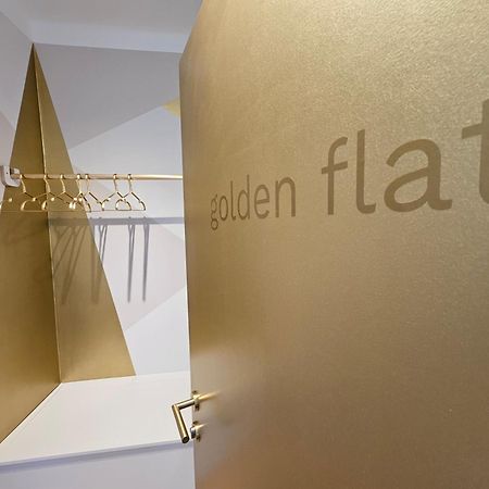 Golden Flat By Grazrentals With Parkview - Brandnew & Free Parking Exteriör bild