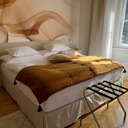 Golden Flat By Grazrentals With Parkview - Brandnew & Free Parking Exteriör bild