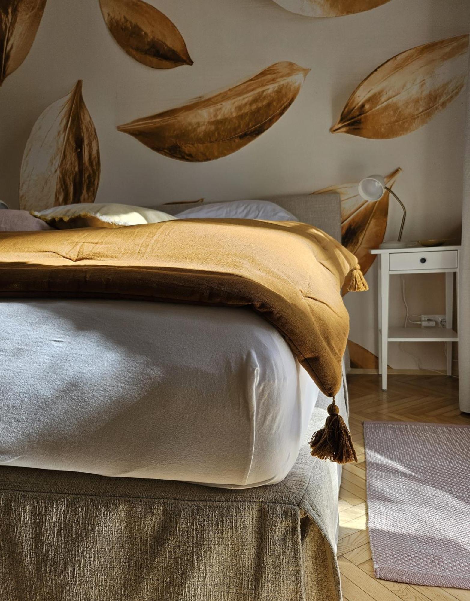 Golden Flat By Grazrentals With Parkview - Brandnew & Free Parking Exteriör bild