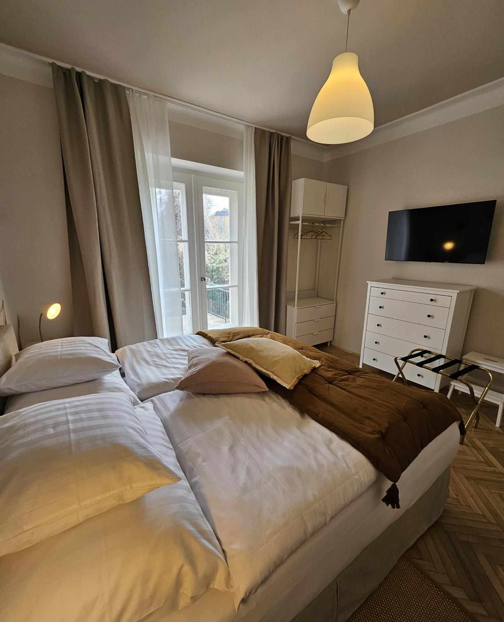 Golden Flat By Grazrentals With Parkview - Brandnew & Free Parking Exteriör bild