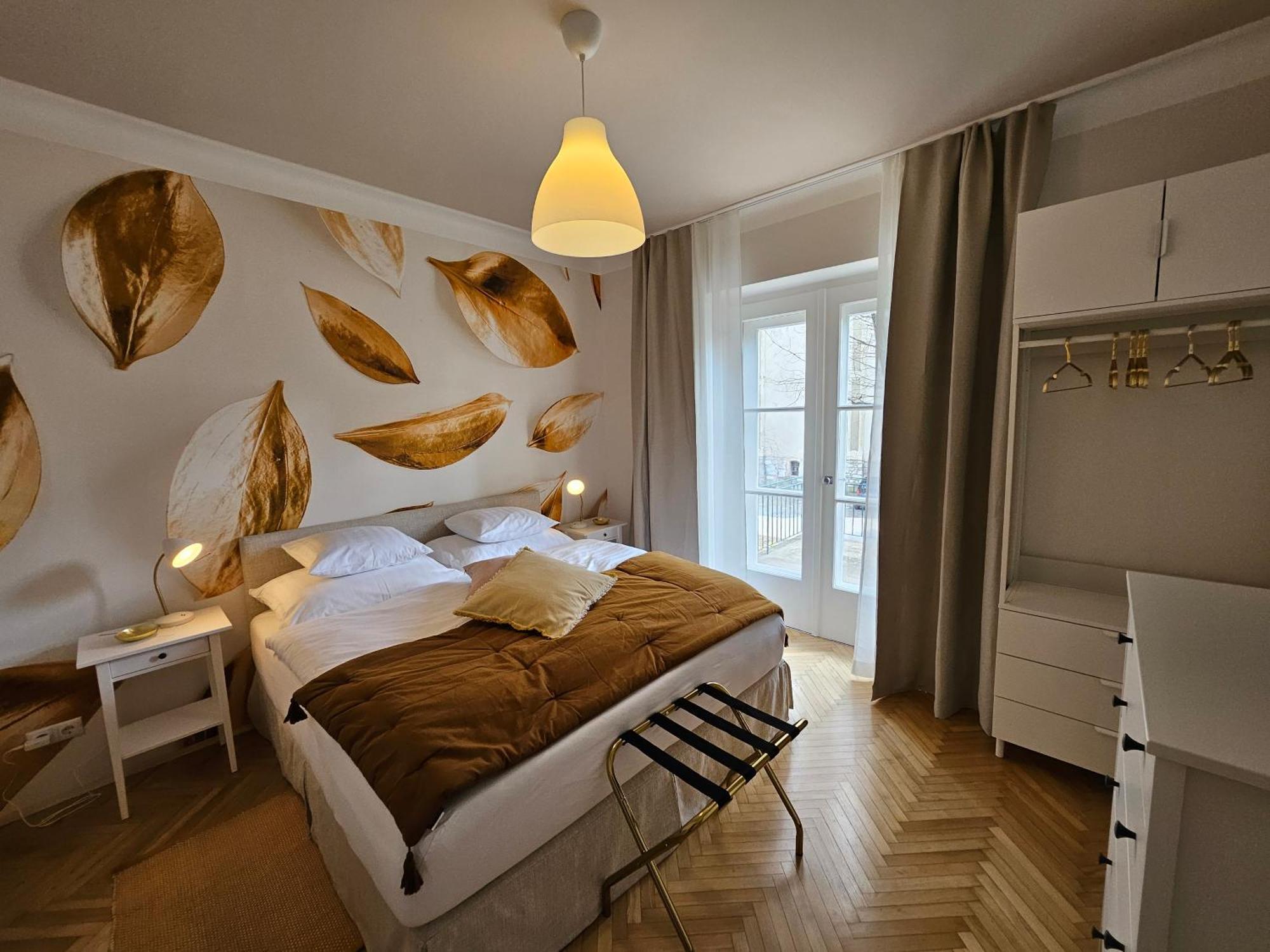 Golden Flat By Grazrentals With Parkview - Brandnew & Free Parking Exteriör bild